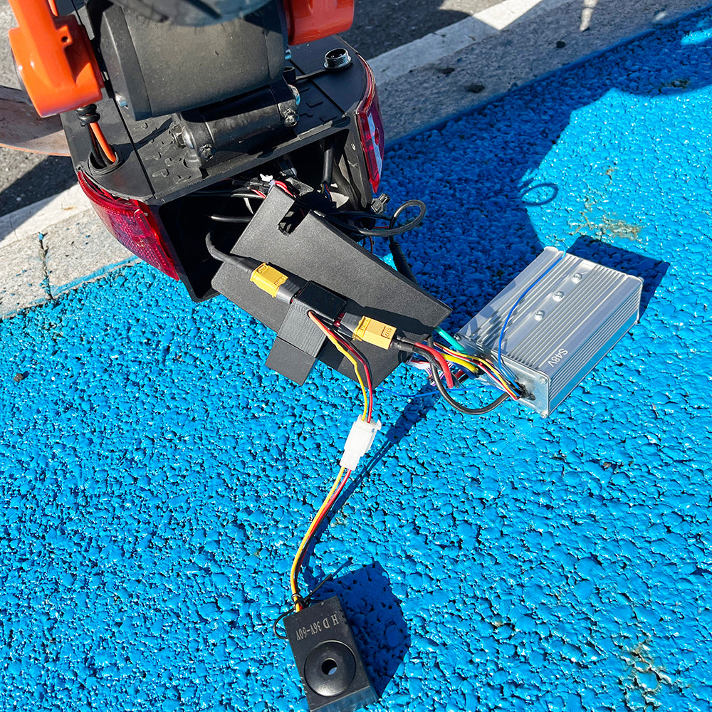 Anti-theft alarm for electric scooters with power failure function